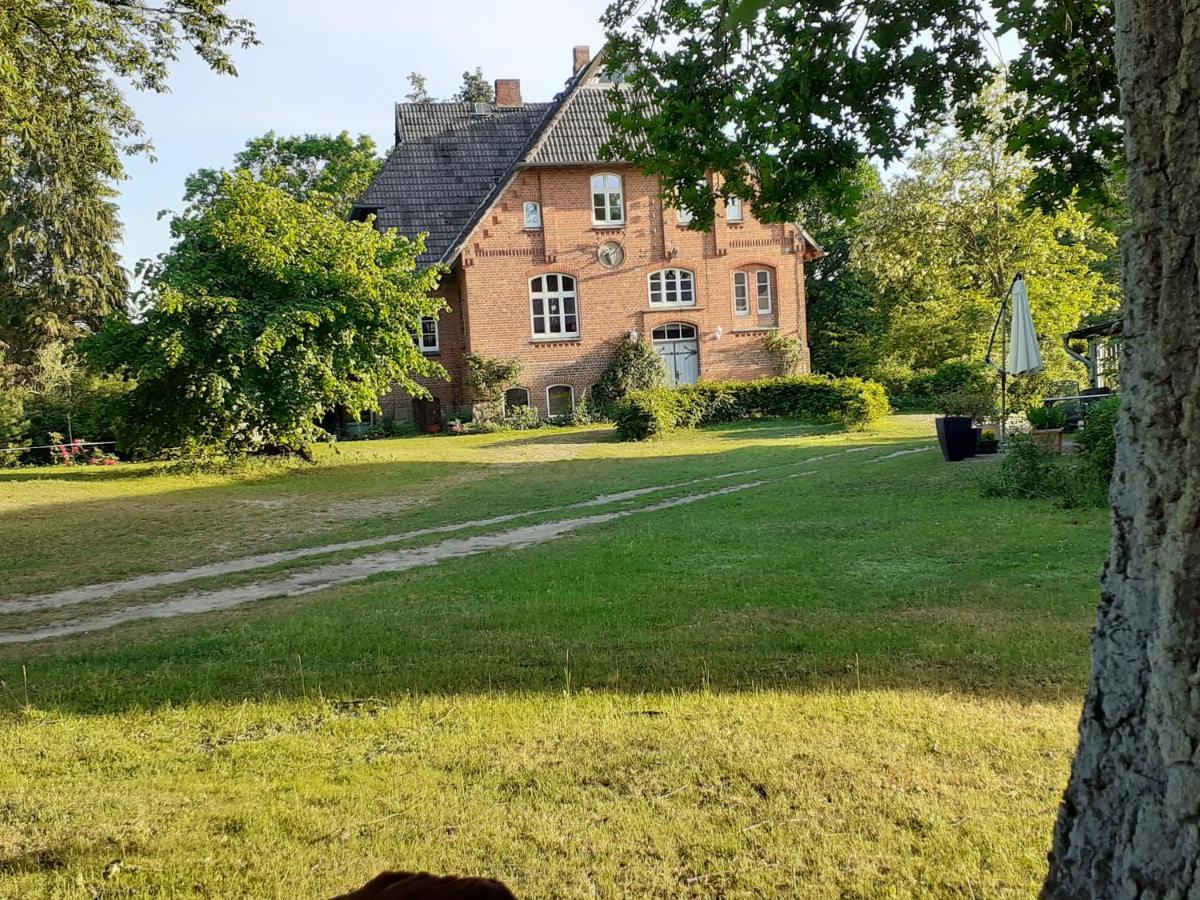 Ferienwohnung Ehemalige Revierfoersterei "Uns Luett" Kuhstorf Exterior foto